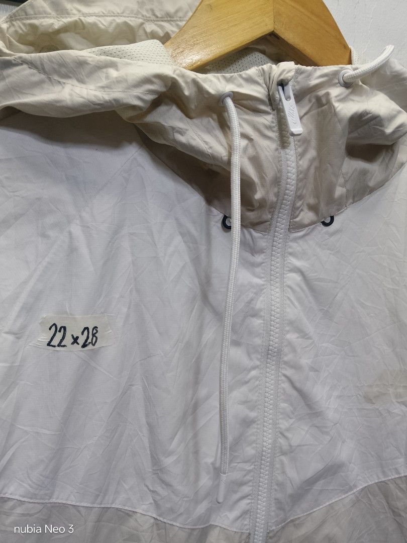 nike windbreaker (Category: Coats, Jackets and Outerwear) located in Valenzuela. Submitted by joshwrldselection (Listing ID 1469103582, Image 3). Description: large - xl very good condition fine lints sa ribbings and hem thrift..