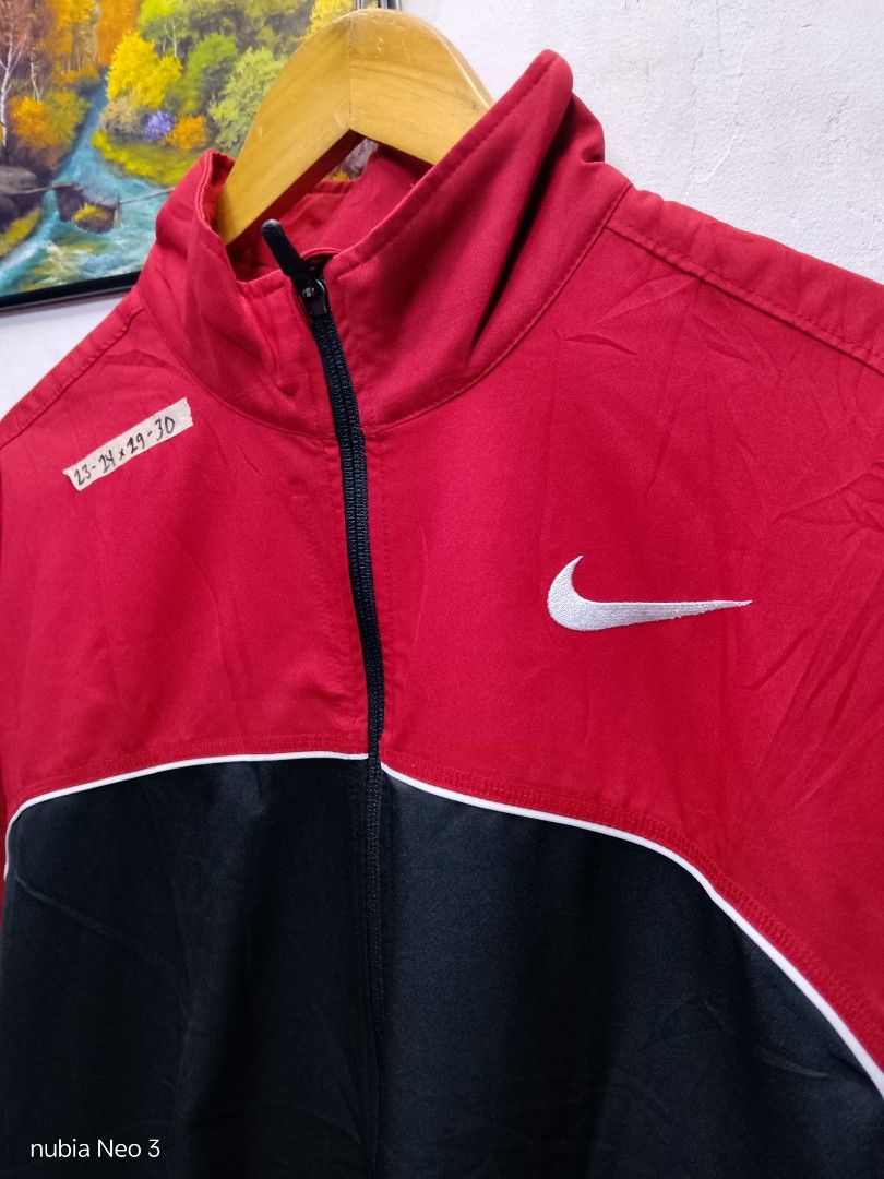 nike windbreaker jacket (Category: Coats, Jackets and Outerwear) located in Valenzuela. Submitted by joshwrldselection (Listing ID 1469106267, Image 3). Description: large - xl very good condition need wash only thrift..