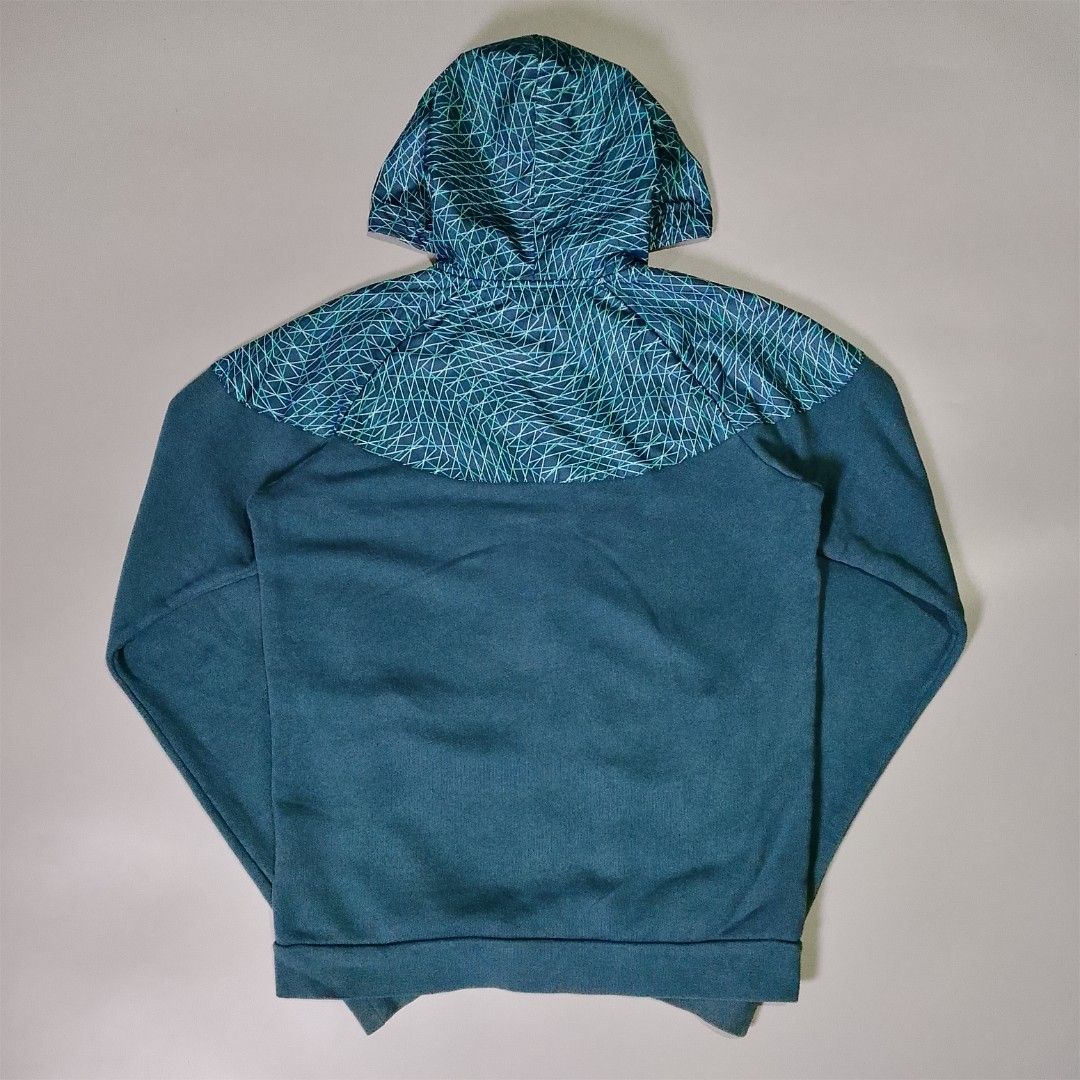 Nike Windrunner Geometric Zip Hoodie (Category: Coats, Jackets and Outerwear) located in Taguig. Submitted by 8kthrifter (Listing ID 1468932502, Image 2). Description: Nike Windrunner Geometric Zip Hoodie 🏷️Tag size: XL ▪️Width: 20 ▪️Length: 24 ▪️Color Rate: 8.5/10 ▪️Issue: minor scratch inner hood (see last photo) ▪️Excellent Condition.