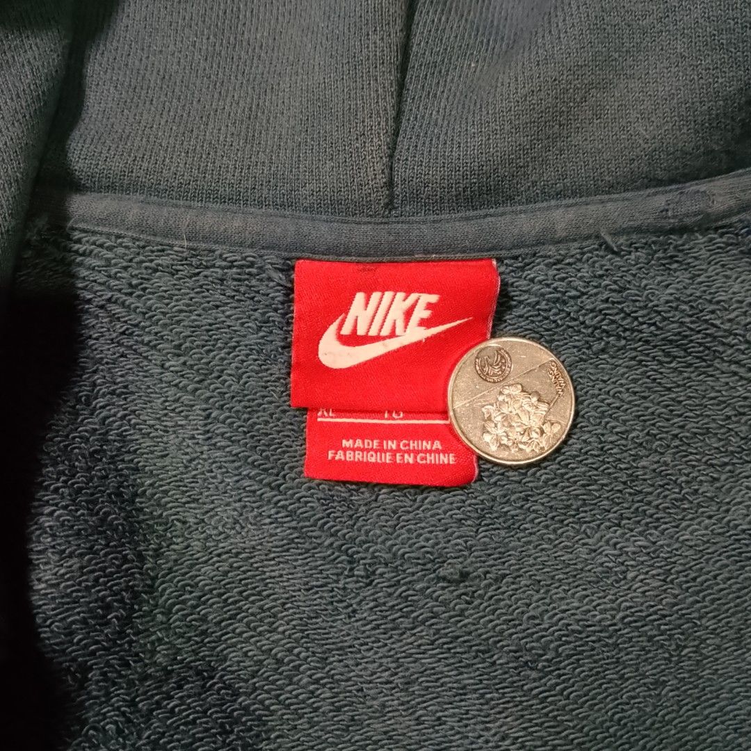 Nike Windrunner Geometric Zip Hoodie (Category: Coats, Jackets and Outerwear) located in Taguig. Submitted by 8kthrifter (Listing ID 1468932502, Image 3). Description: Nike Windrunner Geometric Zip Hoodie 🏷️Tag size: XL ▪️Width: 20 ▪️Length: 24 ▪️Color Rate: 8.5/10 ▪️Issue: minor scratch inner hood (see last photo) ▪️Excellent Condition.
