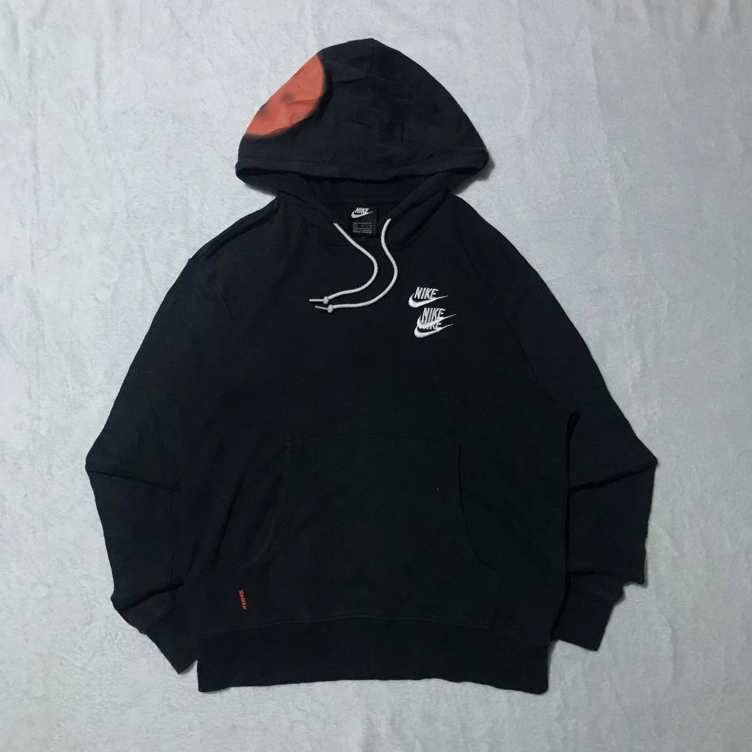 NIKE WORLD TOUR HOODIE (Category: Activewear) located in Cebu City. Submitted by kevinthrift (Listing ID 1468963750, Image 3). Description: NIKE WORLDTOUR HOODIE Excellent Condition Size:Large on tag Dimes: Length 28 | Width 23 Color rate: 9/10 -Issue last 2 picture -Need wash.