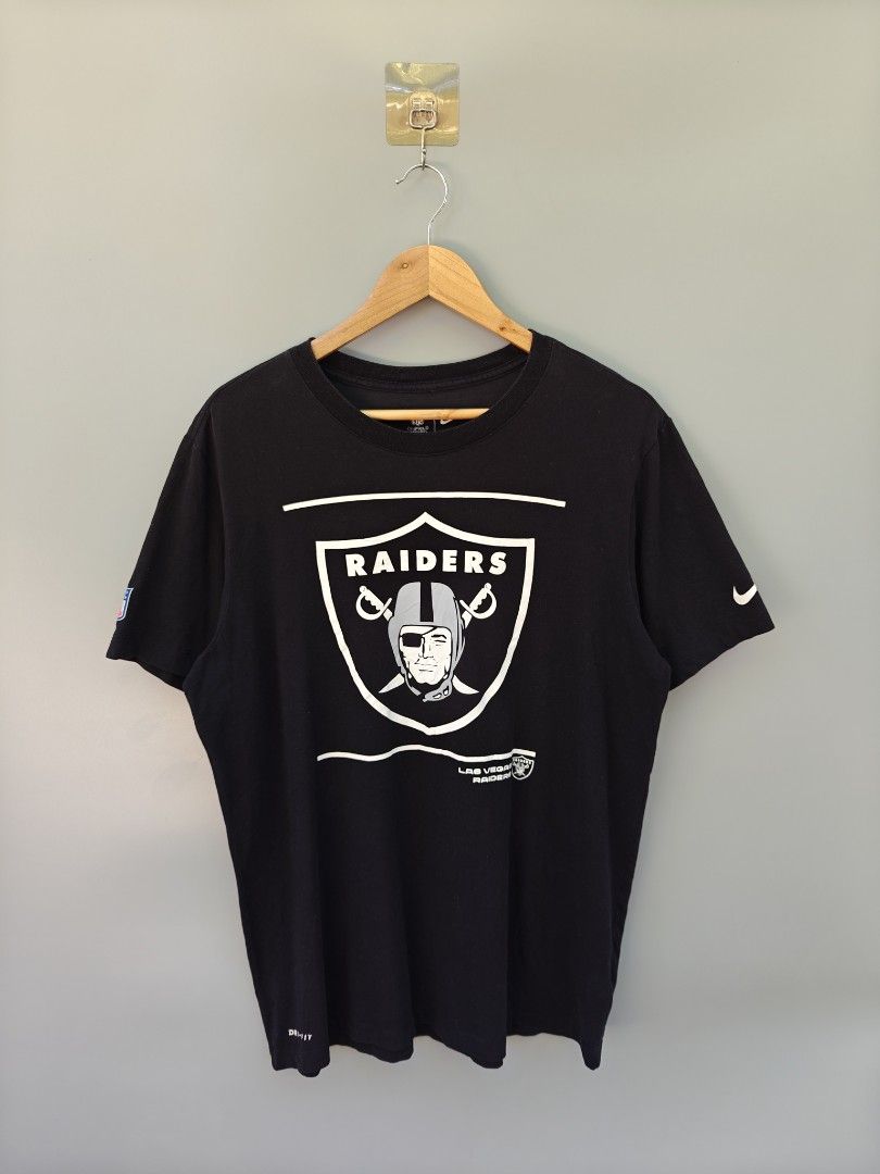 Nike x Raiders (Category: Tshirts & Polo Shirts ) located in Alaminos. Submitted by epargne (Listing ID 1468960681, Image 1). Description: ◾Size : Large ◾Dimes : Length"29.5 , Width"23 ◾VGOOD CONDITION! ◾WASHED W/ FABCON AND READY TO WEAR 🛒Price : + Shipping fee.