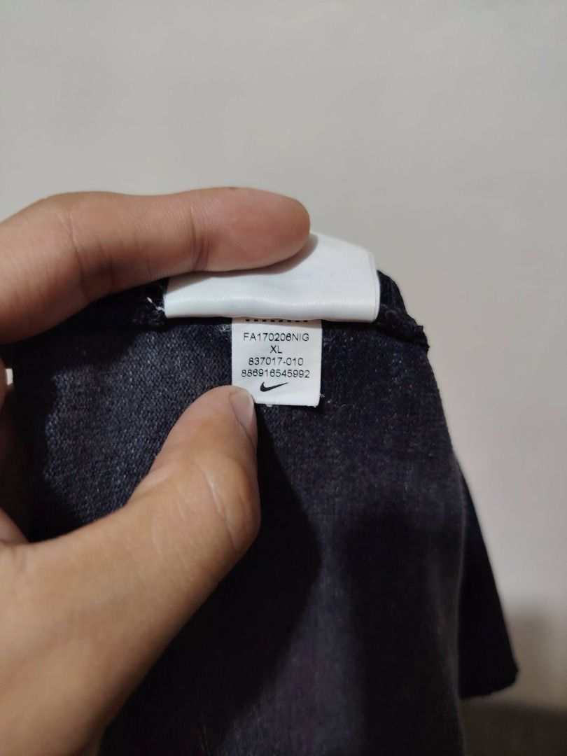 NIKE ZIP POCKET SHORT // 32-36 (Category: Shorts) located in Legazpi City. Submitted by urbangarmentsarch4500 (Listing ID 1469103500, Image 3). Description: NIKE ZIP POCKET SHORT Good Condition W 32-36 L 20 Leg Opening 10 minimal hairline 1 mothhole hindi tagos and white stain sa back (Check last 3 pics) Color rate 9.8/10 Complete tags GRAB 550 (Automatically YOURS)⛓️ --- ‼️w/ FREE STICKERS FOR EVERY PURCHASE⁉️ 🛒🛒🛒 BUY. SELL. TRADE. CONSIGN🗣️