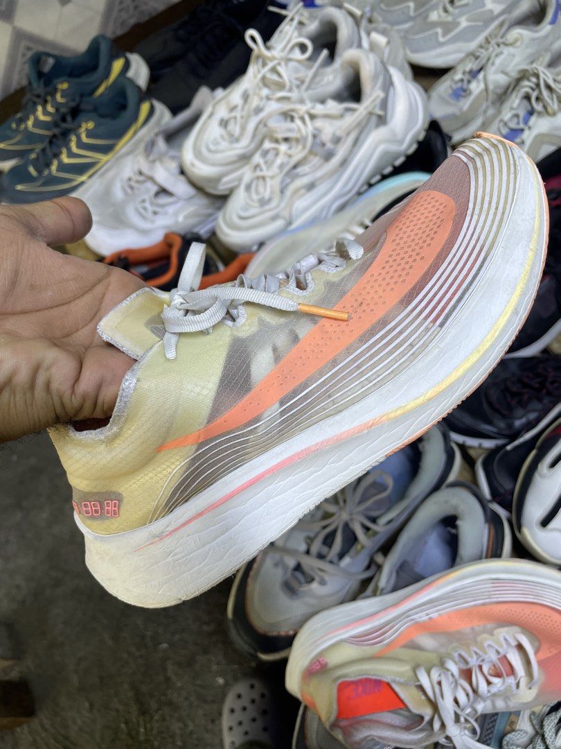 NIKE ZOOM FLY (Category: Sneakers) located in Kalibo. Submitted by kramyar09 (Listing ID 1468993598, Image 3). Description: NIKE ZOOM FLY SIZE 35-36.