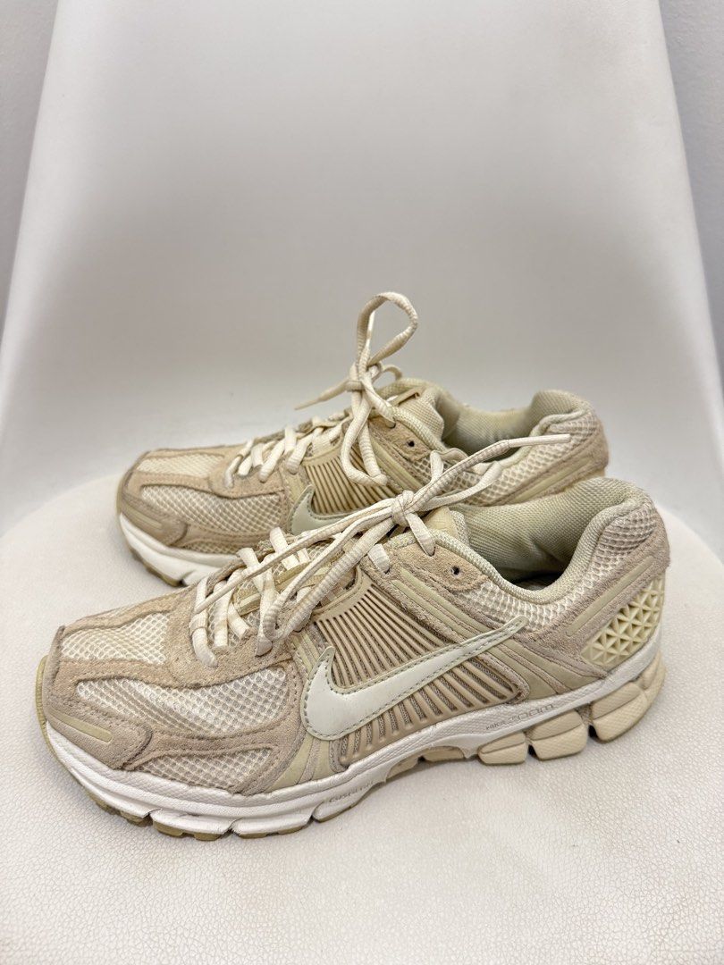 NIKE ZOOM VOMERO 5 (Category: Sneakers) located in Angeles City. Submitted by bagpriceinfiniteluck (Listing ID 1469086818, Image 1). Description: Preloved. Excellent used condition. BARGAIN SALE 💯NIKE ZOOM VOMERO 5 sneakers in beige/ khaki pale ivory size 6.5. Needs konting punas punas only!! It will look new again. The item is very nice and excellent condition Super mura price na. Ready for shipping🇵🇭🇵🇭 Thank you. God Speed✨✨.