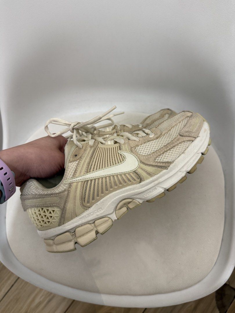 NIKE ZOOM VOMERO 5 (Category: Sneakers) located in Angeles City. Submitted by bagpriceinfiniteluck (Listing ID 1469086818, Image 2). Description: Preloved. Excellent used condition. BARGAIN SALE 💯NIKE ZOOM VOMERO 5 sneakers in beige/ khaki pale ivory size 6.5. Needs konting punas punas only!! It will look new again. The item is very nice and excellent condition Super mura price na. Ready for shipping🇵🇭🇵🇭 Thank you. God Speed✨✨.