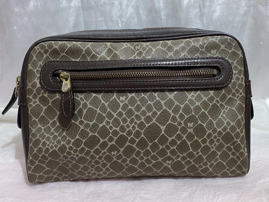 Nina Ricci cosmetic pouch (Category: Purses & Pouches) located in Taguig. Submitted by nekosan_ (Listing ID 1468979925, Image 1). Description: Good condition pa Declutter.