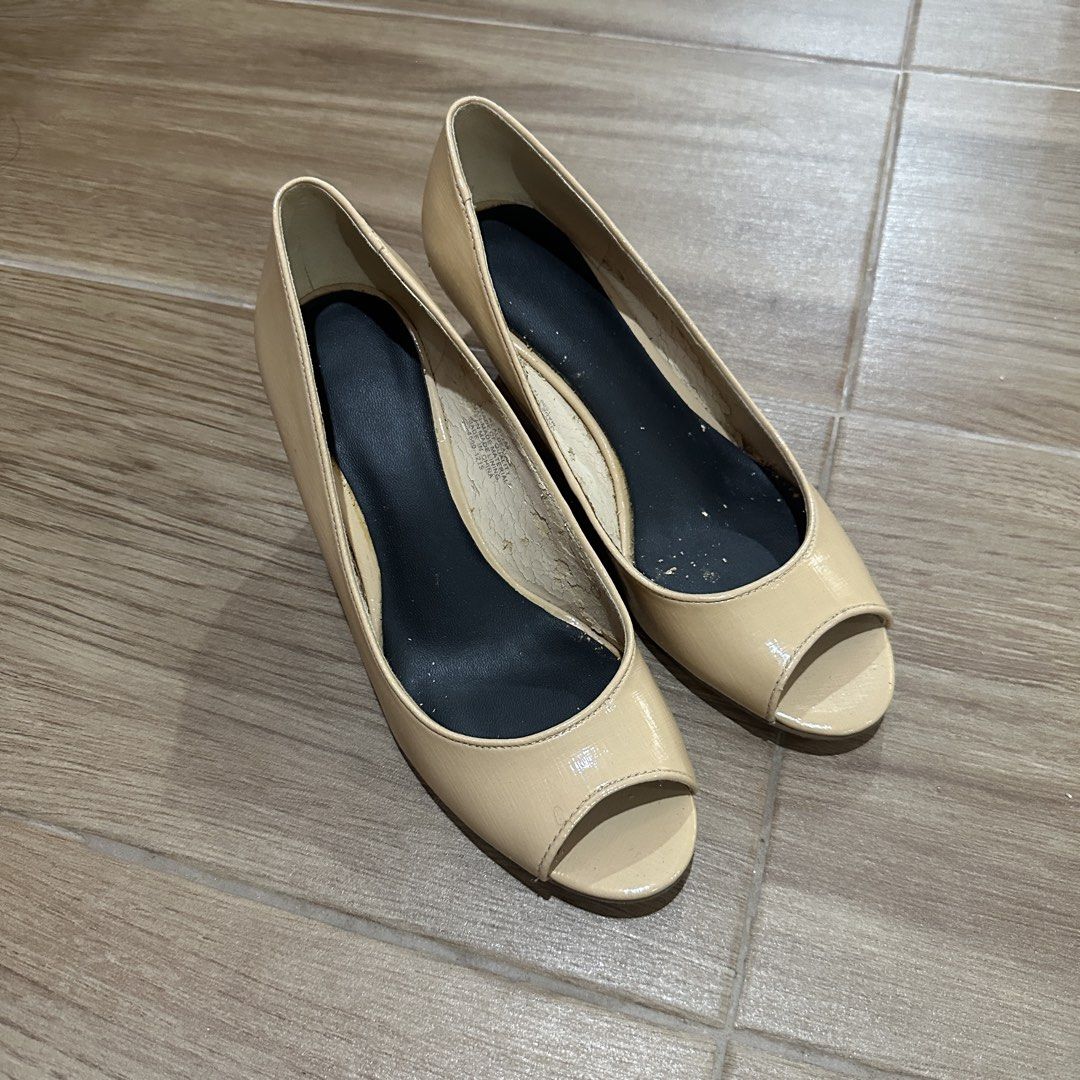 Nine West Nude Open Toe Wedge Heels (Category: Heels) located in Pasig City. Submitted by nina.declutter (Listing ID 1468991838, Image 2). Description: - Brand: Nine West - Style: Open toe slip-on wedge heels - Color: Classic nude patent - Size: 6.5M - Versatile neutral piece, great for workwear or casual outfits - Condition note: Heavy peeling and flaking on the interior lining, with minor wear on the soles.