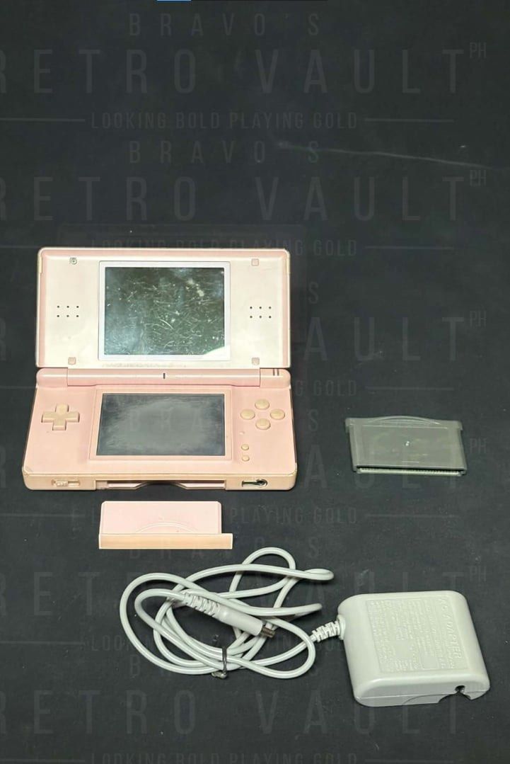 Nintendo DS Lite + Pokémon Game (Category: Nintendo) located in Manila. Submitted by johnnybrav16957 (Listing ID 1469071010, Image 1). Description: Nintendo DS Lite + Pokémon Game Hey MAMA! 😫 Selling my pink Nintendo DS Lite with an included Shiny Gold Pokémon bootleg cartridge! Details: - DEFECTIVE — SOLD AS-IS - Bottom screen works - Top screen is not working - Has visible scratches and dents from use - Hinge has some wear - No stylus included