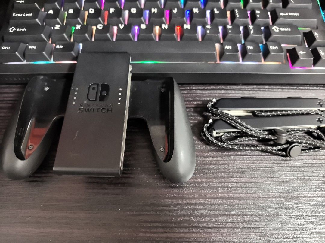 Nintendo Switch (Category: Nintendo) located in Navotas City. Submitted by animatorside (Listing ID 1468978329, Image 1). Description: (PRE-OWNED NINTENDO SWITCH ORIGINAL GRIP & STRAPS) 500. Sign of usage only paki check nyo nalang po sa pictures. Extra only hindi na din gagamitin. Pwede sa OLED, V1,V2. 500 last price. NAVOTAS CITY LOCATION. MEET UP OR PICK UP SA MALALAPIT..