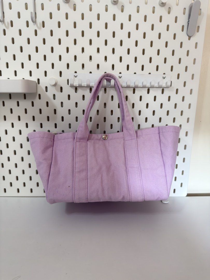 NS Studio Bag (Category: Luxury Bags & Wallets) located in Bacoor. Submitted by katie_tephanii (Listing ID 1468945577, Image 2). Description: .