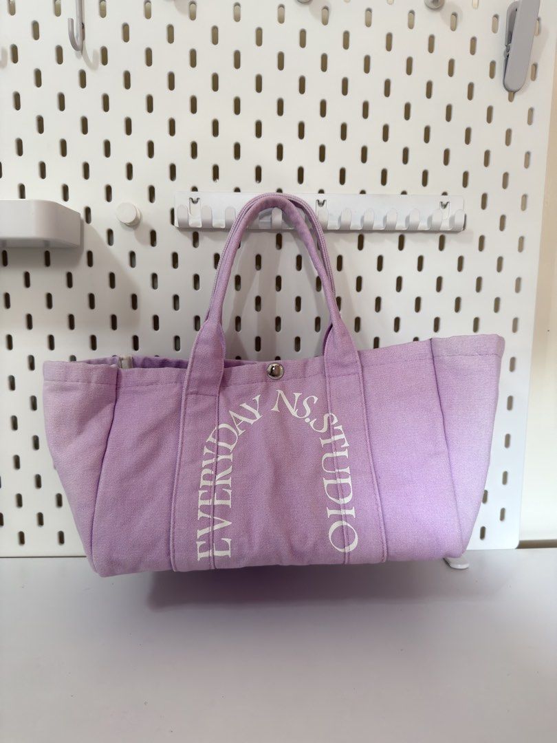 NS Studio Bag (Category: Luxury Bags & Wallets) located in Bacoor. Submitted by katie_tephanii (Listing ID 1468945577, Image 1). Description: .