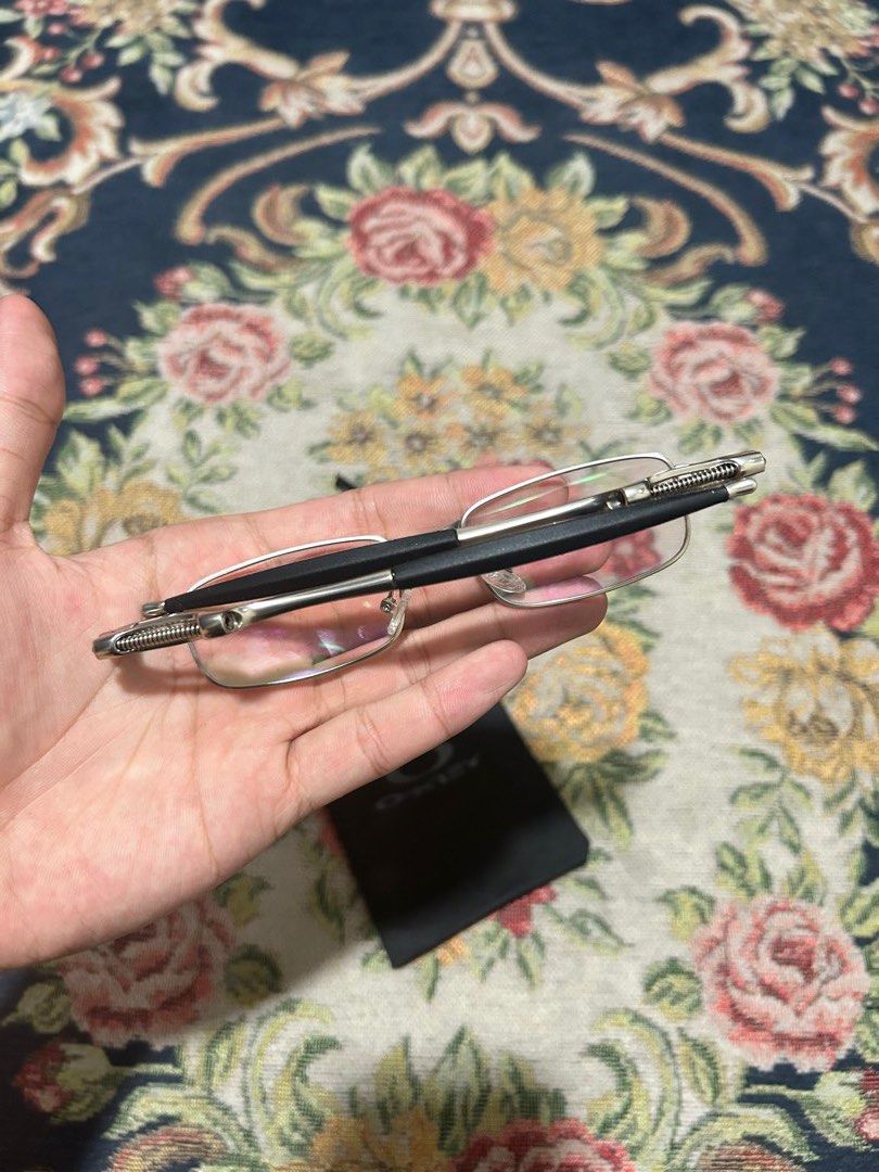 Oakley Coilover Eyeglasses (Category: Sunglasses & Eyewear) located in Manila. Submitted by blessed.drei (Listing ID 1468838188, Image 3). Description: Brandnew with Oakley Pouch Metal Frame No Issues ₱800 + Shipping 📍 Deca, Tondo Manila.