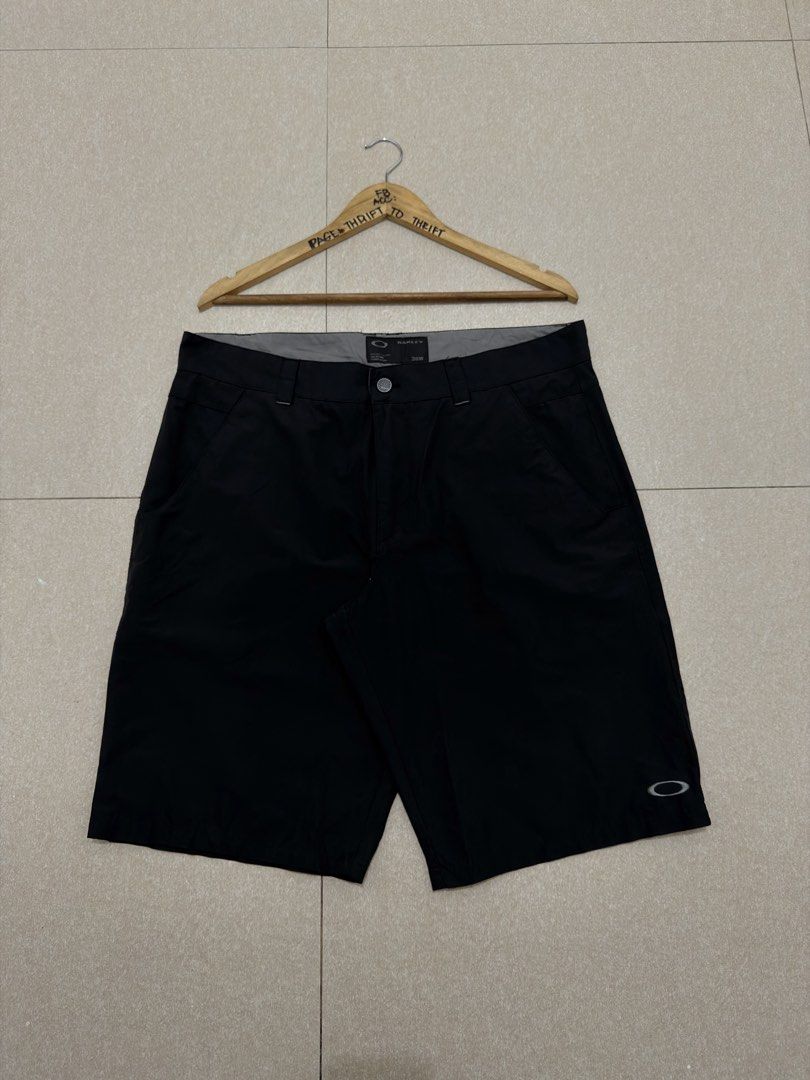 OAKLEY GOLF SHORT STRETCHABLE (Category: Shorts) located in Manila. Submitted by triptothrift7 (Listing ID 1469101500, Image 1). Description: message if you are interested! for fast transaction OAKLEY GOLF SHORT STRETCHABLE for only 1599 size 36 on tag waist 36 x 22 length no issue need wash only excellent condition color rate 9/10 mode of payment gcash or bank transfer location Biñan laguna.