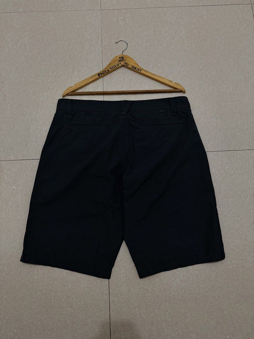 OAKLEY GOLF SHORT STRETCHABLE (Category: Shorts) located in Manila. Submitted by triptothrift7 (Listing ID 1469101500, Image 3). Description: message if you are interested! for fast transaction OAKLEY GOLF SHORT STRETCHABLE for only 1599 size 36 on tag waist 36 x 22 length no issue need wash only excellent condition color rate 9/10 mode of payment gcash or bank transfer location Biñan laguna.