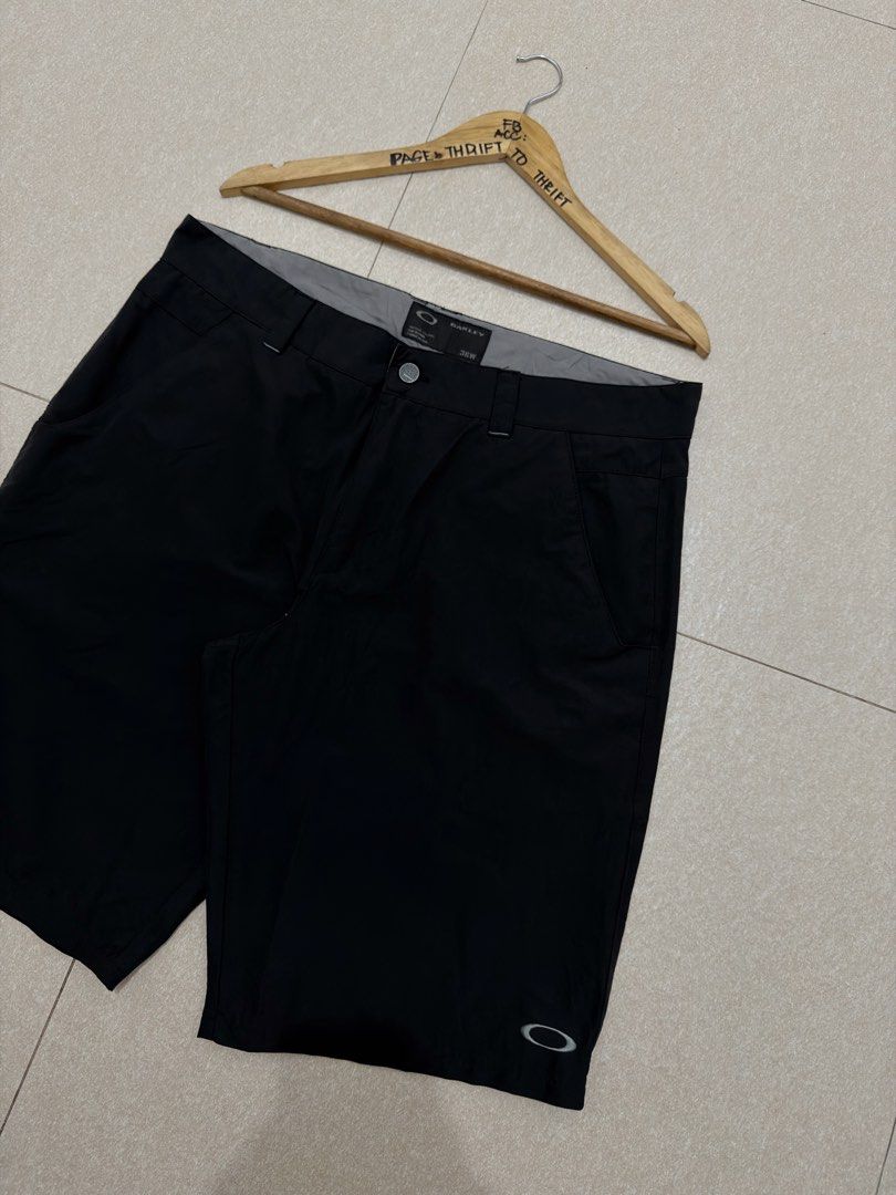 OAKLEY GOLF SHORT STRETCHABLE (Category: Shorts) located in Manila. Submitted by triptothrift7 (Listing ID 1469101500, Image 2). Description: message if you are interested! for fast transaction OAKLEY GOLF SHORT STRETCHABLE for only 1599 size 36 on tag waist 36 x 22 length no issue need wash only excellent condition color rate 9/10 mode of payment gcash or bank transfer location Biñan laguna.