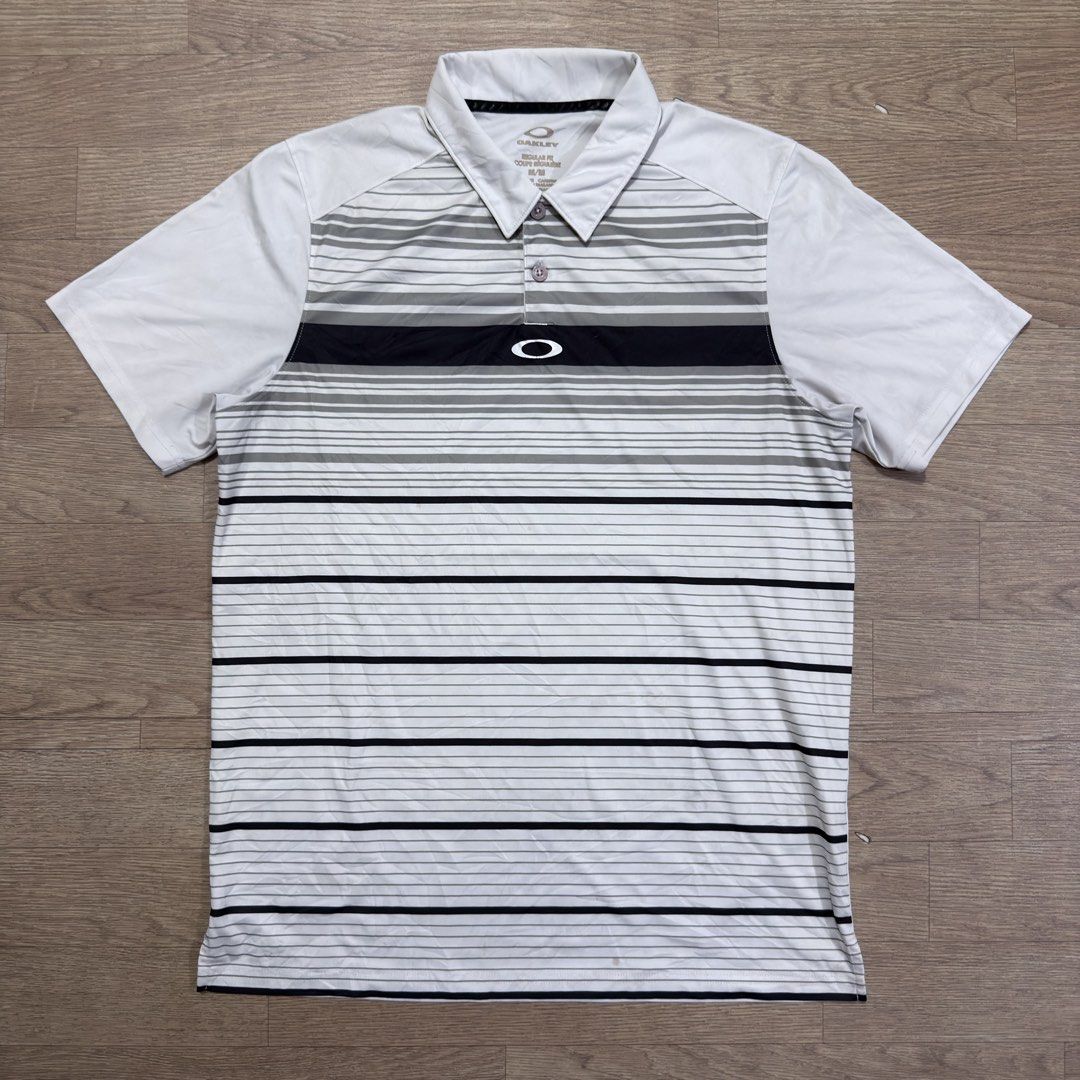 Oakley Mid Logo Polo Shirt (Category: Tshirts & Polo Shirts ) located in Imus. Submitted by casterhitz (Listing ID 1468933248, Image 1). Description: Medium 21x28 No issue Excellent condition .