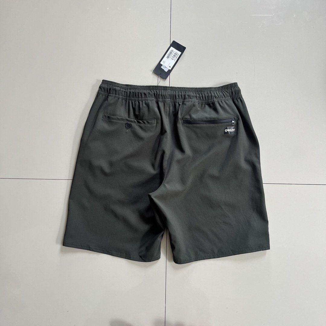 OAKLEY NYLON RIPSTOP SHORT‼️ (Category: Shorts) located in Cebu City. Submitted by clarkcamu68040 (Listing ID 1469036367, Image 2). Description: OAKLEY NYLON RIPSTOP SHORT‼️ BRANDNEW (STRETCHABLE) (HAVE 4 SIDE POCKET) SIZE SMALL W 30-34 / L 18 COLORATE 10 / 10 ISSUE : ❌❌❌ PHP 1,250 + 90 SF 🛒🛒 📍CEBU ,CITY OF NAGA 🚚 J&T EXPRESS.