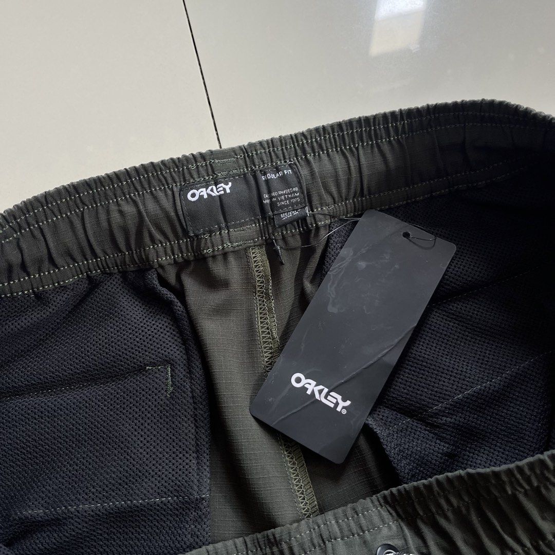 OAKLEY NYLON RIPSTOP SHORT‼️ (Category: Shorts) located in Cebu City. Submitted by clarkcamu68040 (Listing ID 1469036367, Image 3). Description: OAKLEY NYLON RIPSTOP SHORT‼️ BRANDNEW (STRETCHABLE) (HAVE 4 SIDE POCKET) SIZE SMALL W 30-34 / L 18 COLORATE 10 / 10 ISSUE : ❌❌❌ PHP 1,250 + 90 SF 🛒🛒 📍CEBU ,CITY OF NAGA 🚚 J&T EXPRESS.