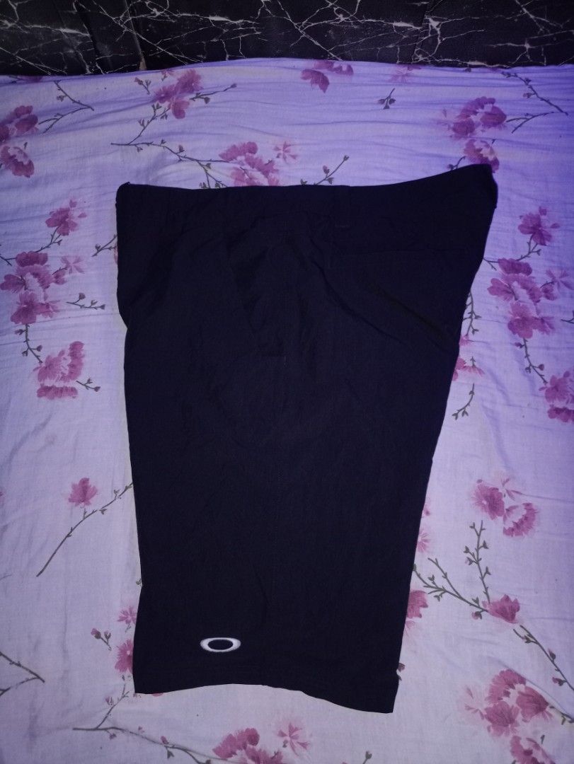 Oakley Regular Fit Black Shorts Size 38 (Category: Shorts) located in Manila. Submitted by naixhrift (Listing ID 1468969040, Image 3). Description: Oakley Short nylon 4 pocket Color: Black Size Xlarge Length 23 Waist 38 to 40 750 plus ship jnt courier payment on gcash manila area .