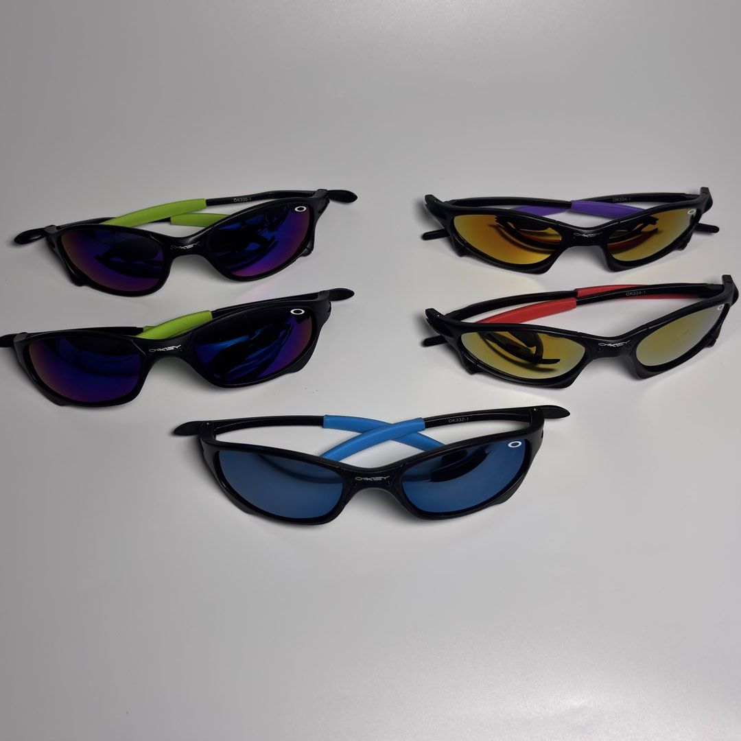 oakley shades (Category: Sunglasses & Eyewear) located in Manila. Submitted by caps4all_6710 (Listing ID 1469106773, Image 2). Description: .