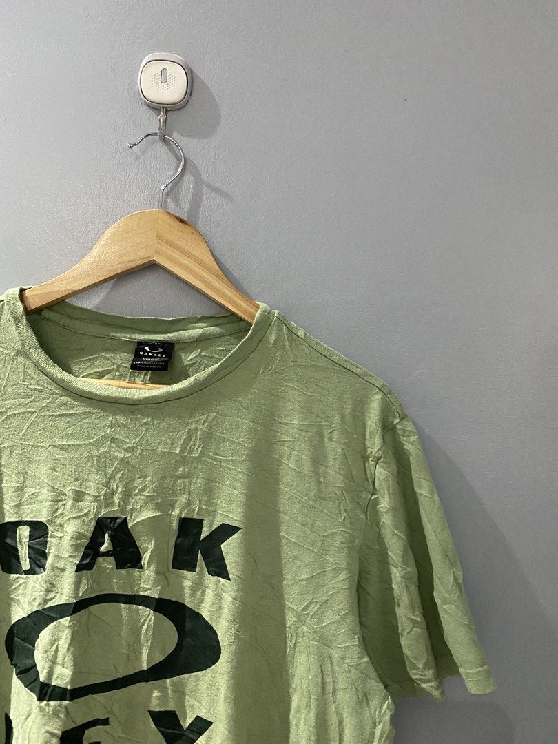 Oakley shirt (Category: Tshirts & Polo Shirts ) located in Bangued. Submitted by koroysthrifts (Listing ID 1469074155, Image 1). Description: 22x26 Oakley tee Wrinkled .