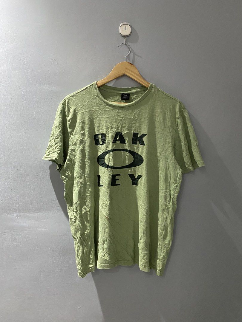 Oakley shirt (Category: Tshirts & Polo Shirts ) located in Bangued. Submitted by koroysthrifts (Listing ID 1469074155, Image 2). Description: 22x26 Oakley tee Wrinkled .