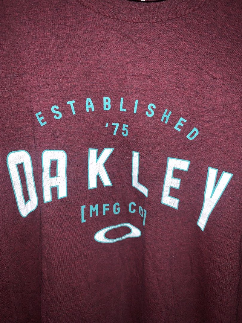 Oakley shirt (Category: Tshirts & Polo Shirts ) located in Valenzuela. Submitted by Caloooy (Listing ID 1469100057, Image 3). Description: .