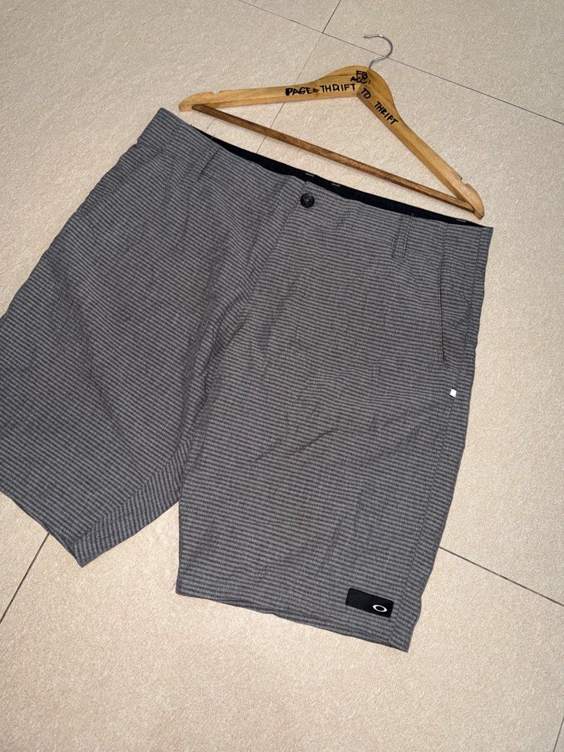 OAKLEY SHORT (Category: Shorts) located in Manila. Submitted by triptothrift7 (Listing ID 1469104286, Image 2). Description: message if you are interested! for fast transaction OAKLEY SHORT for only 899 size 36 on tag waistline 36 x 21 length no issue need wash only excellent condition color rate 9/10 authentic legit mode of payment gcash or bank transfer location Biñan laguna.