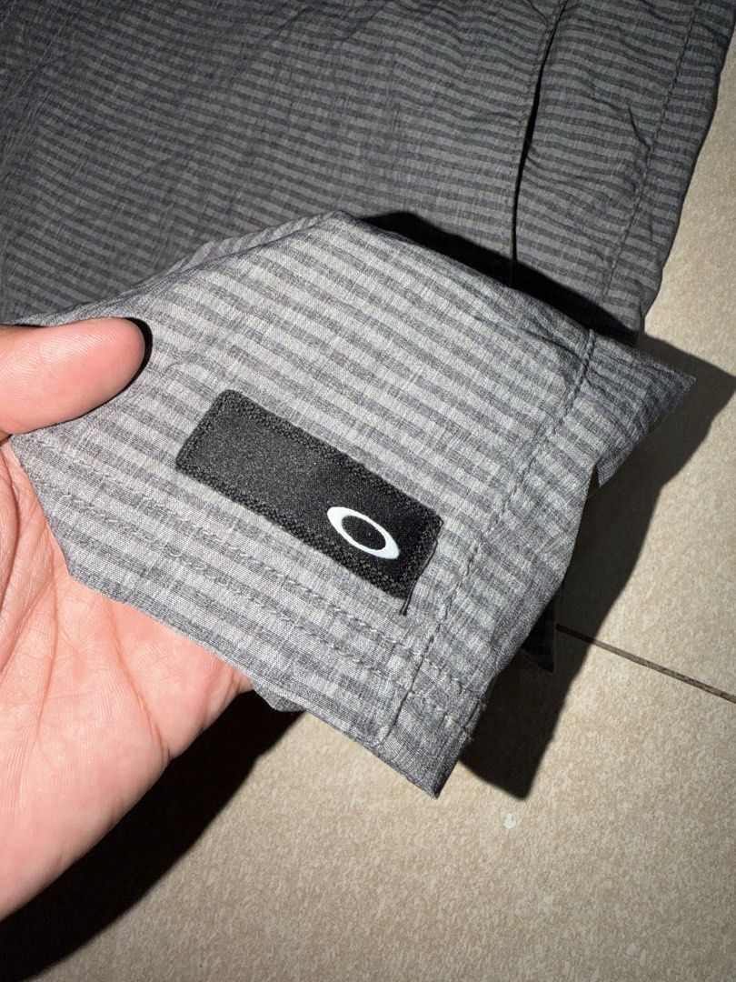 OAKLEY SHORT (Category: Shorts) located in Manila. Submitted by triptothrift7 (Listing ID 1469104286, Image 3). Description: message if you are interested! for fast transaction OAKLEY SHORT for only 899 size 36 on tag waistline 36 x 21 length no issue need wash only excellent condition color rate 9/10 authentic legit mode of payment gcash or bank transfer location Biñan laguna.