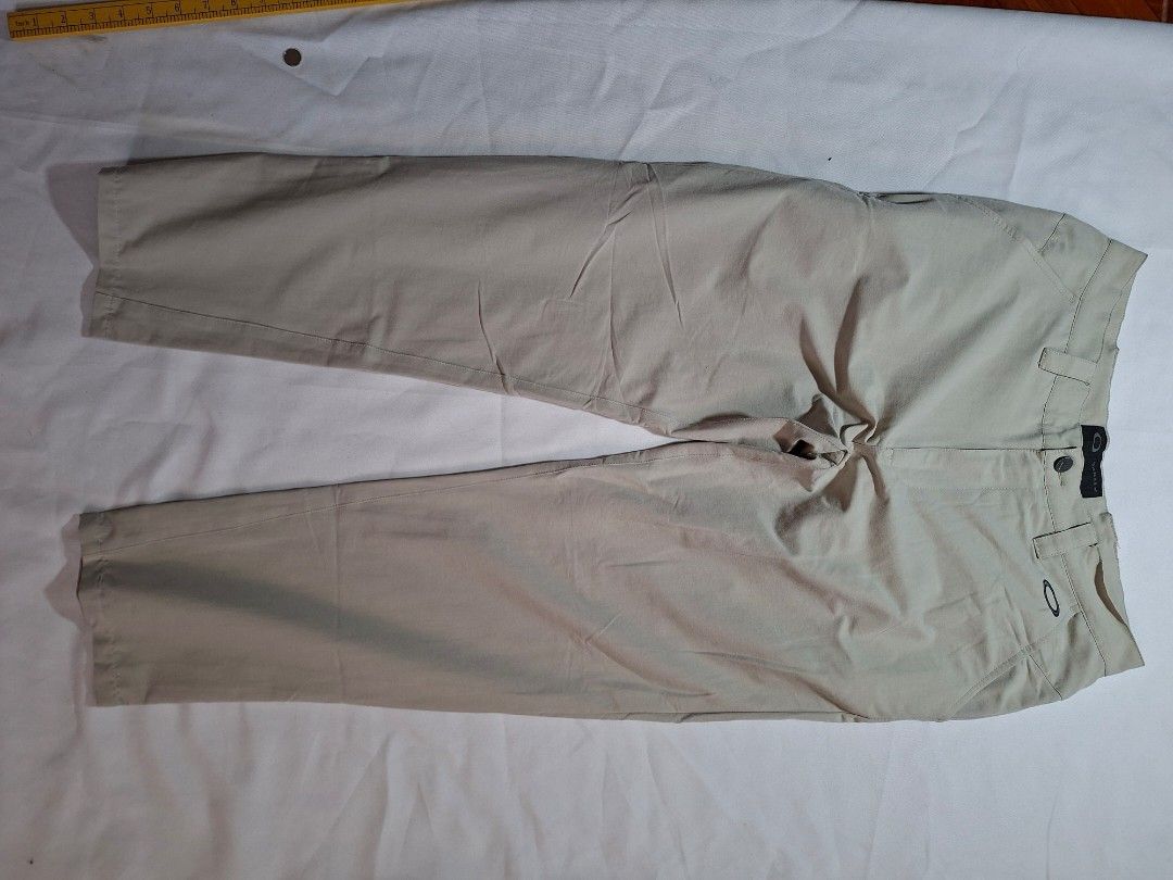 Oakley Tan Casual Pants Size 32W (Category: Chinos) located in Baguio. Submitted by restyrille77846 (Listing ID 1468980153, Image 1). Description: - Brand: Oakley - Style: Casual pants / trousers - Color: Beige / Tan - Size: 32W - Details: Branded button closure, embroidered Oakley ellipse logo near the pocket - Condition: Clean fabric, solid construction .
