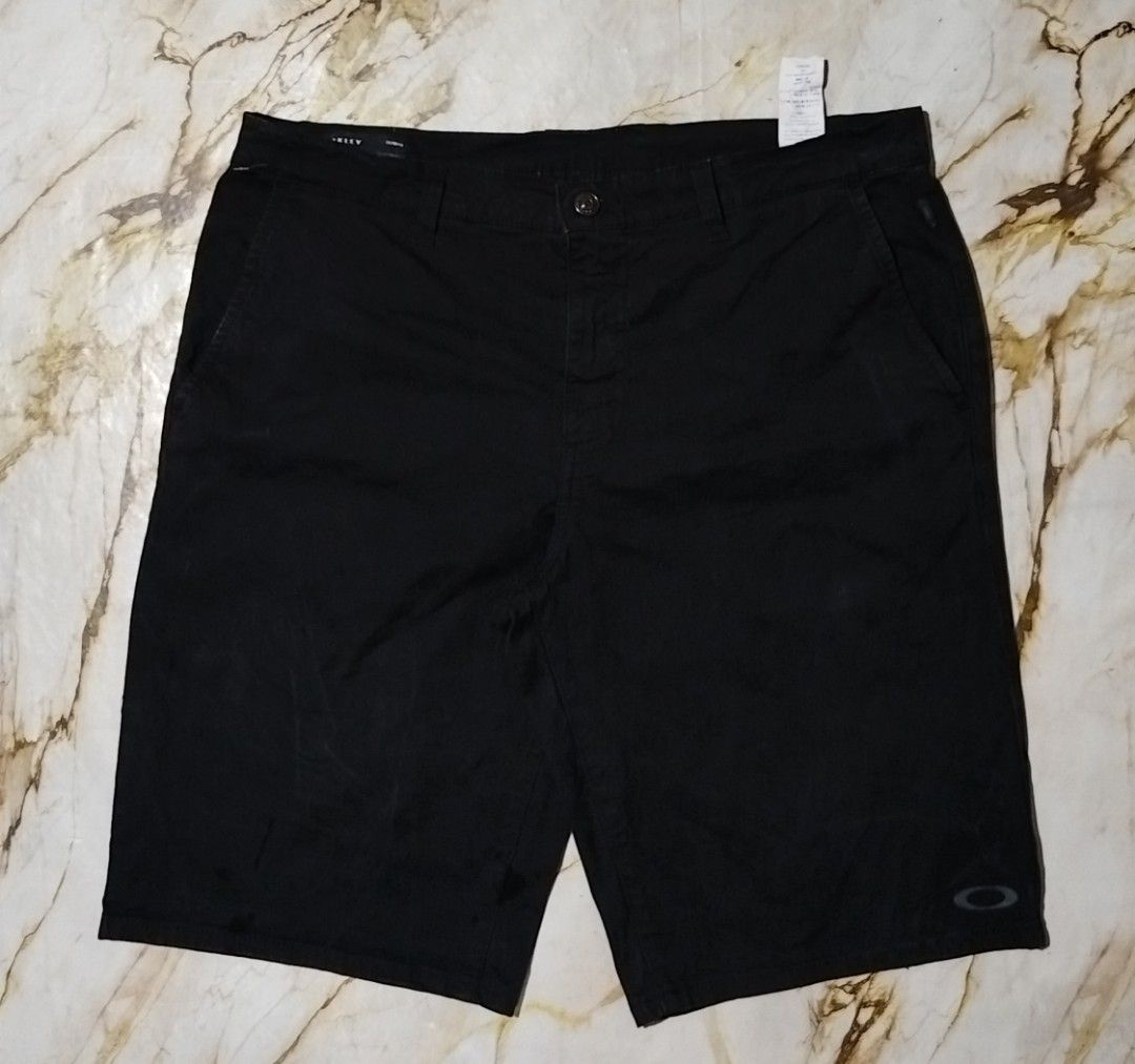 OAKLEY WALK SHORT (Category: Shorts) located in Veruela. Submitted by ivytalibo62410 (Listing ID 1469052607, Image 2). Description: OAKLEY WALK SHORT ▪️ Size 34 On tag ▪️ Lenght 20 ▪️ Very Good Condition ▪️ Cr 9.2/10 ▪️ May kunting Sign of use lang, Dinaman malala🙇 550 + Shipping fee 🚘 LOC. Veruela AGUSAN DEL SUR 📍.