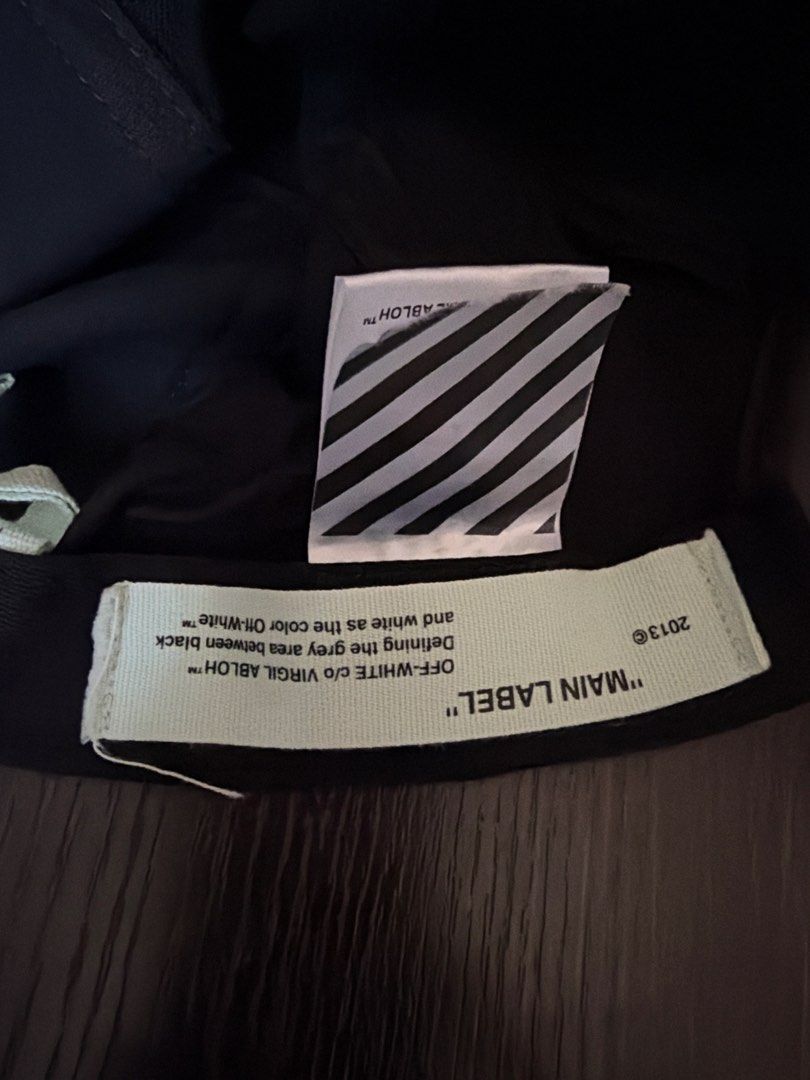 OFF -WHITE CAP （分類：棒球帽、帽）位於 Hong Kong。 由 wilson.ltw 提交（商品編號 1469009559，圖片 2）。簡介： 全新！長期擺衣櫃。