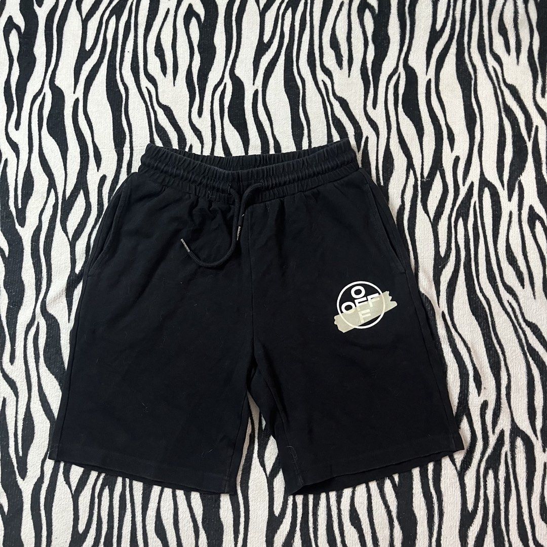 Offwhite cotton short (Category: Shorts) located in Manila. Submitted by royaldripmanila (Listing ID 1468930582, Image 1). Description: No issue W28-30 L19.5.