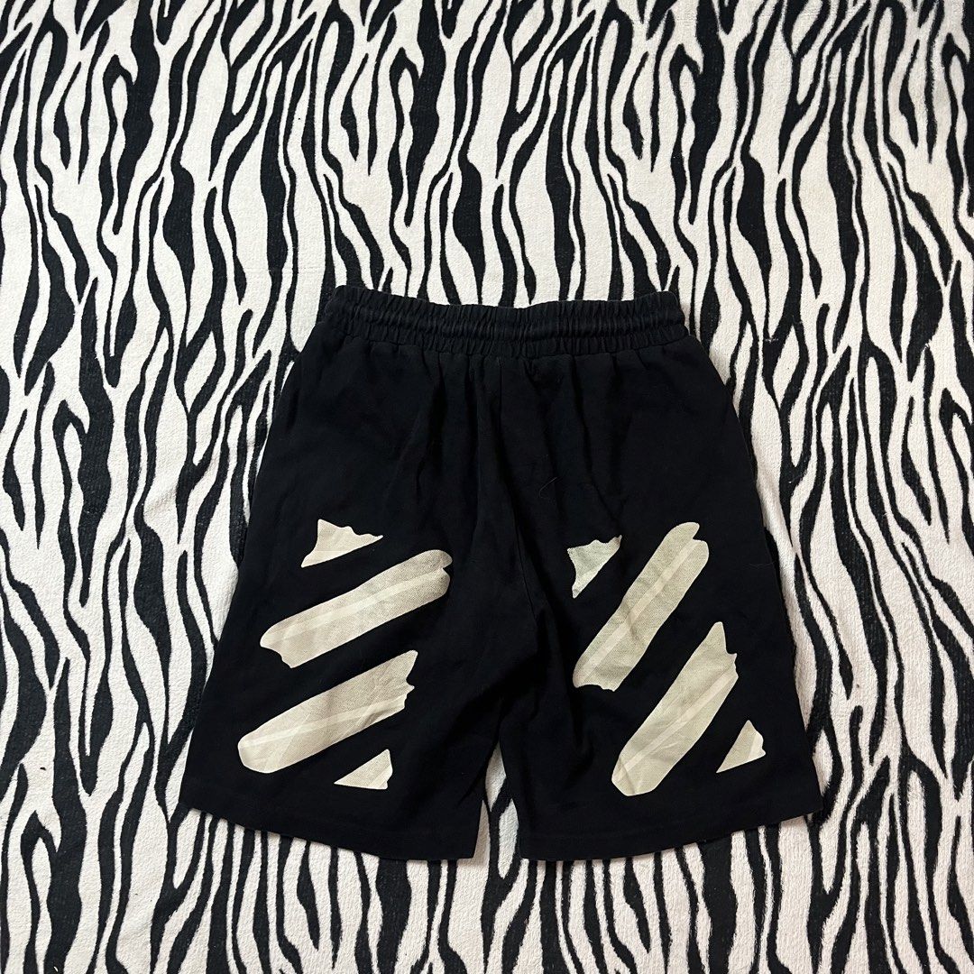 Offwhite cotton short (Category: Shorts) located in Manila. Submitted by royaldripmanila (Listing ID 1468930582, Image 2). Description: No issue W28-30 L19.5.
