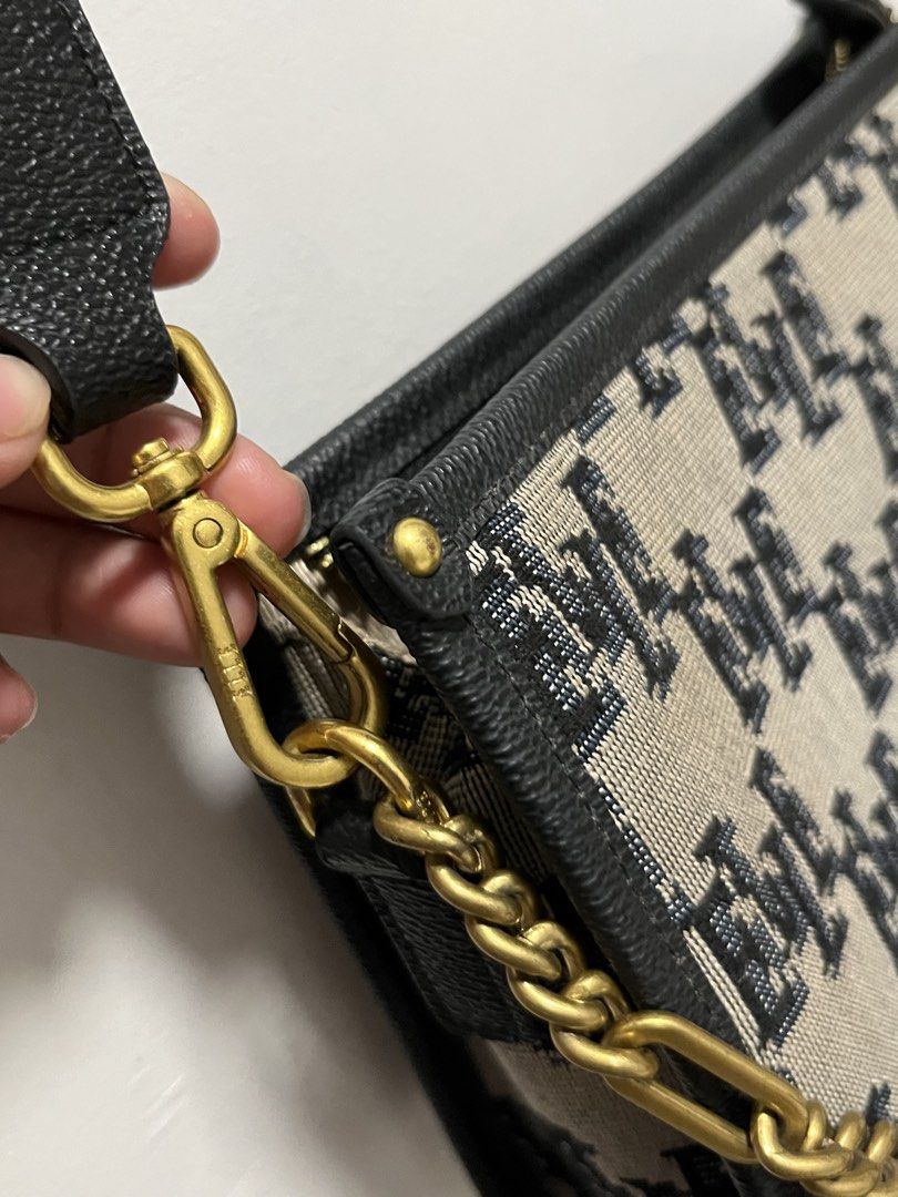 OG ELLE BAG (Category: Cross-body Bags) located in Aringay. Submitted by mawiaa (Listing ID 1469110509, Image 3). Description: OG ELLE BAG- GUITAR STRAP.