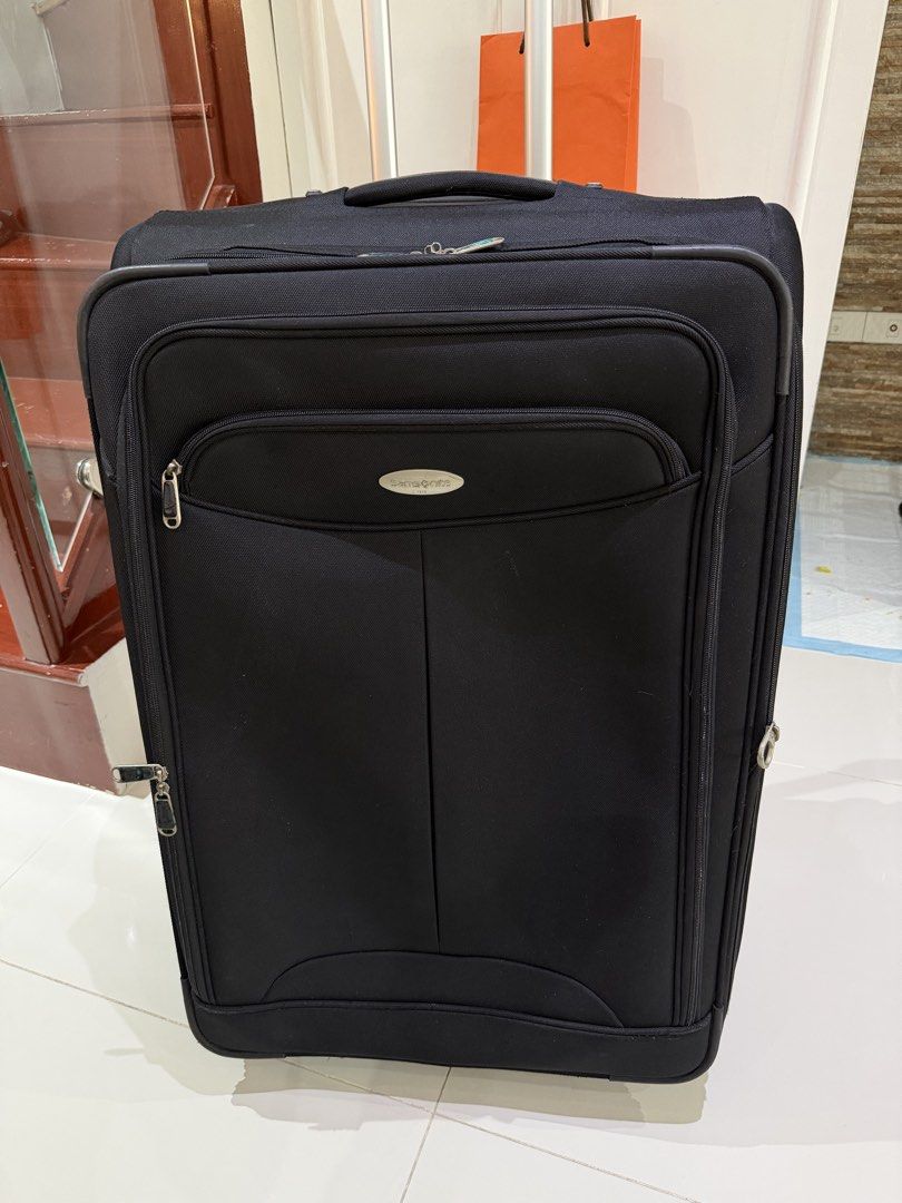 💯OG Samsonite Black Softside Rolling Suitcase XL capacity (Category: Luggage) located in Pasig City. Submitted by roxannecawaling (Listing ID 1468298092, Image 1). Description: ❗️For METRO MNLA buyers only 📍Pasig -29" height -expandable -OG samsonite -everything working -decluttering .