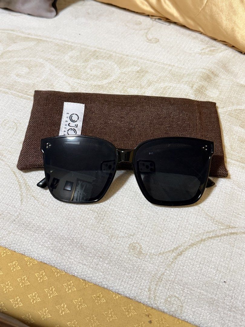 OJO sunglasses (Category: Sunglasses & Eyewear) located in San Pedro. Submitted by lovedbymeclothes (Listing ID 1469018527, Image 1). Description: Lifetime cleaning and screw adjustment with paperbag no issue.