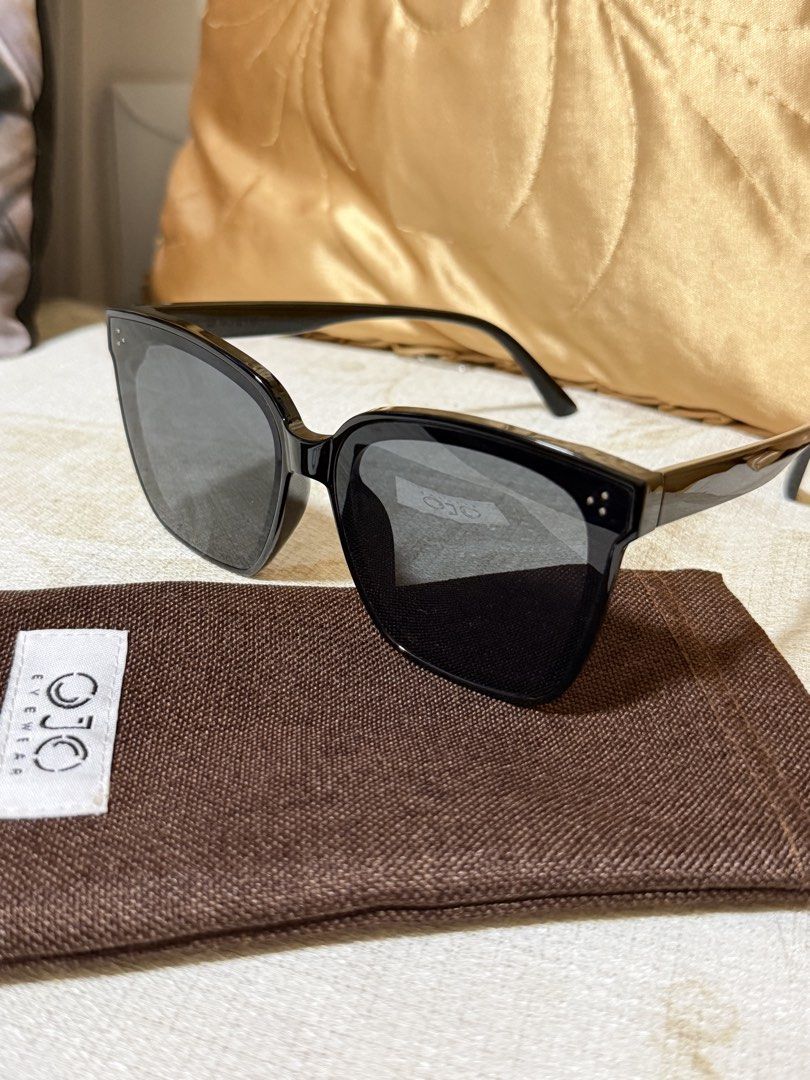 OJO sunglasses (Category: Sunglasses & Eyewear) located in San Pedro. Submitted by lovedbymeclothes (Listing ID 1469018527, Image 3). Description: Lifetime cleaning and screw adjustment with paperbag no issue.