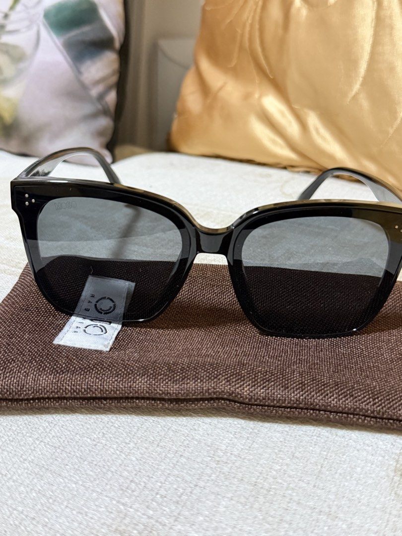 OJO sunglasses (Category: Sunglasses & Eyewear) located in San Pedro. Submitted by lovedbymeclothes (Listing ID 1469018527, Image 2). Description: Lifetime cleaning and screw adjustment with paperbag no issue.