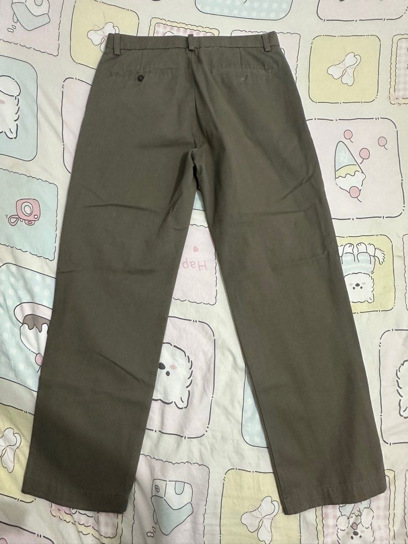Old Navy 33 x 32 (Category: Chinos) located in Lucena. Submitted by deklutter (Listing ID 1469030064, Image 2). Description: Old Navy Pants Color: Olive Green / Grayish Witdth: 32 inches Length: 40 inches 💯 Quality J&T shipping.