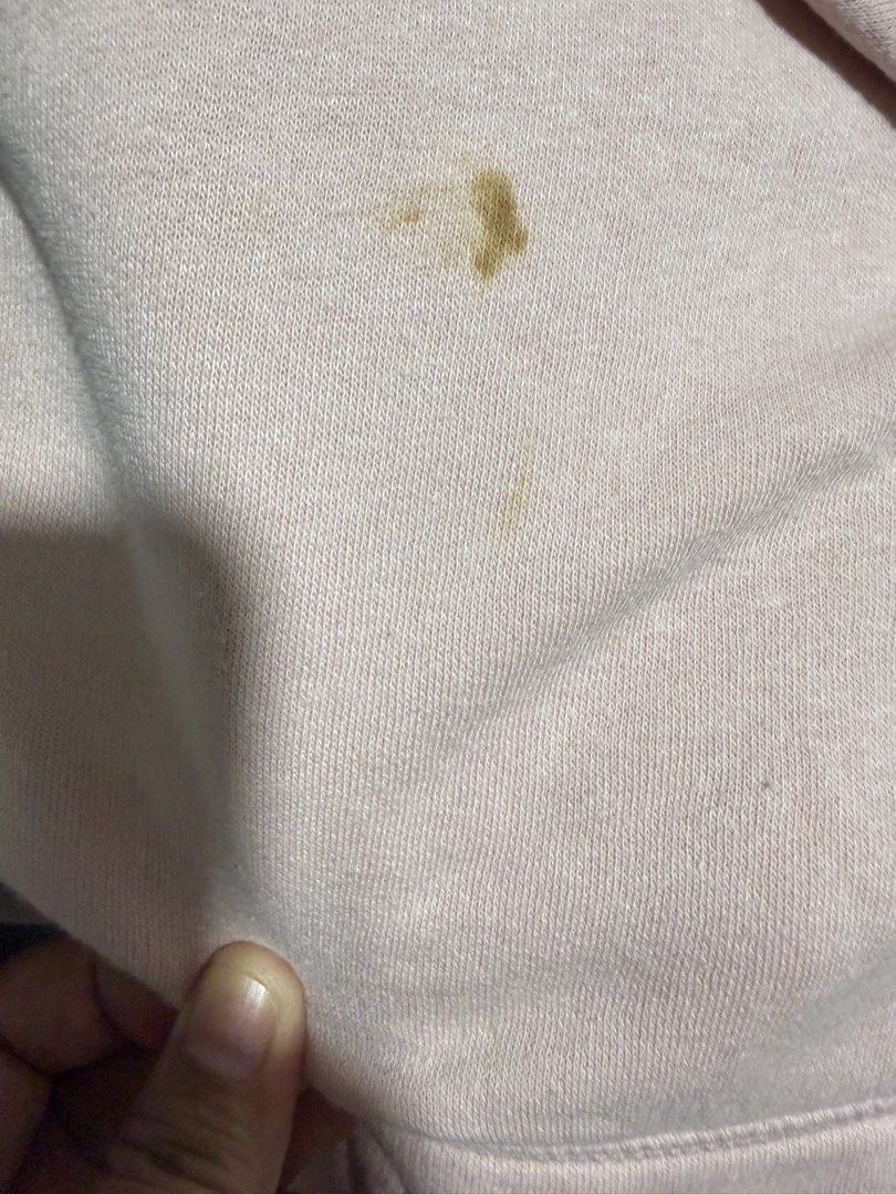 Old navy set (Category: Babies & Kids Fashion) located in Dasmarinas. Submitted by elizmaebau68309 (Listing ID 1469132985, Image 3). Description: Old navy baby sweatpants and jogger set 3-12 months Like new condition(merun lang yellow stain sa back).