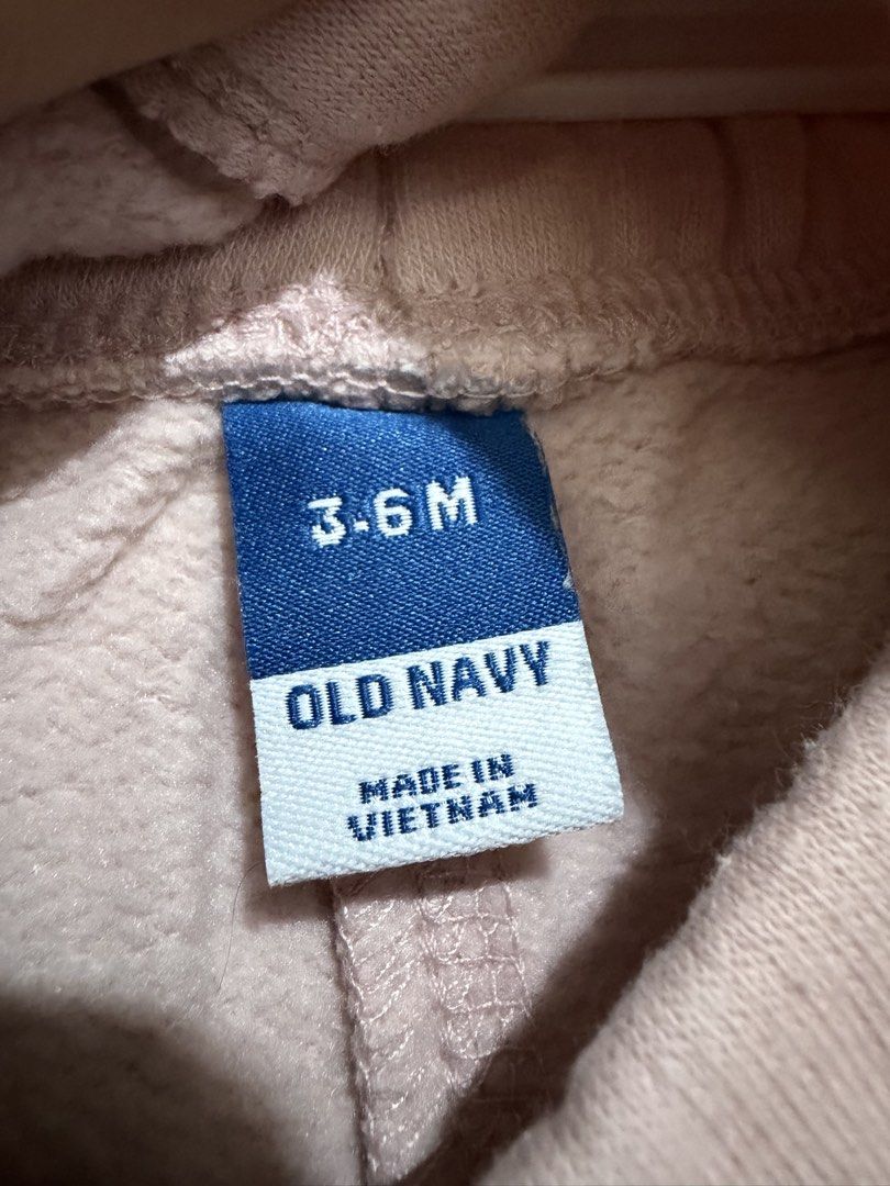 Old navy set (Category: Babies & Kids Fashion) located in Dasmarinas. Submitted by elizmaebau68309 (Listing ID 1469132985, Image 2). Description: Old navy baby sweatpants and jogger set 3-12 months Like new condition(merun lang yellow stain sa back).