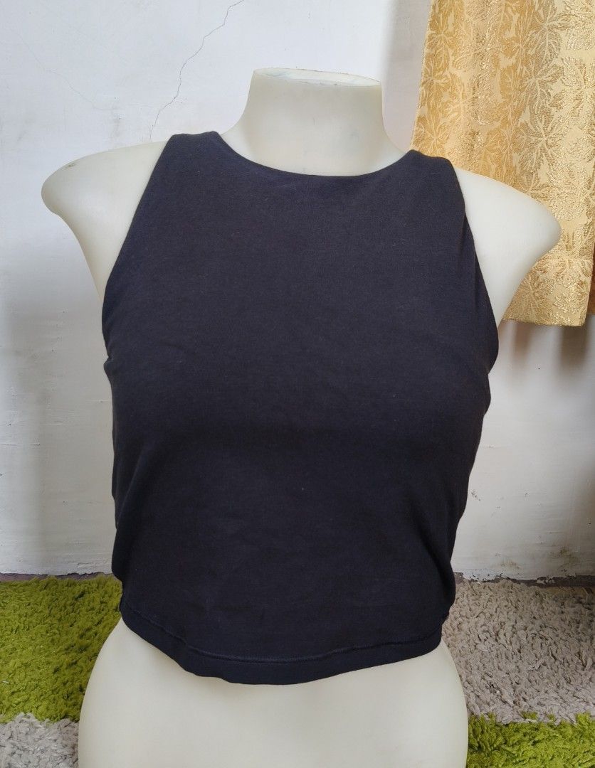 Old Navy sports top (Category: Activewear) located in Midsayap. Submitted by leighdeelovelylocks (Listing ID 1468974636, Image 2). Description: .