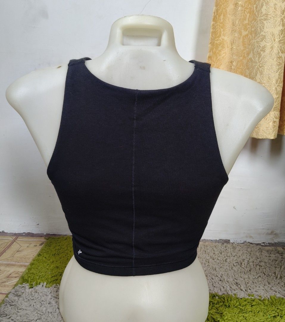 Old Navy sports top (Category: Activewear) located in Midsayap. Submitted by leighdeelovelylocks (Listing ID 1468974636, Image 3). Description: .