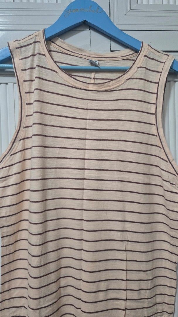 Old Navy Striped Tank Top Size L (Category: Sleeveless) located in Cabanatuan. Submitted by belle_1013 (Listing ID 1469071441, Image 2). Description: - Brand: Old Navy - Item: Sleeveless tank top - Color: Beige with brown vertical stripes - Material: Soft ribbed fabric - Size: Large - Condition: Great casual piece, smoke-free home.