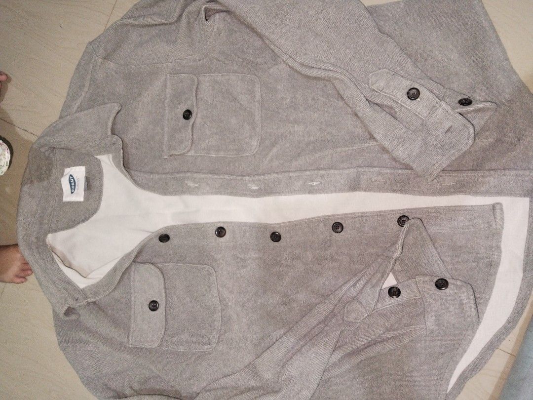 Old navy sweater fleece small (Category: Coats, Jackets and Outerwear) located in Cavite. Submitted by krisandrakian (Listing ID 1469079136, Image 2). Description: idk if unisex, padala from new york..