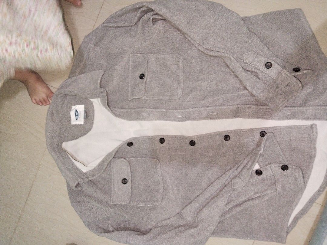 Old navy sweater fleece small (Category: Coats, Jackets and Outerwear) located in Cavite. Submitted by krisandrakian (Listing ID 1469079136, Image 1). Description: idk if unisex, padala from new york..