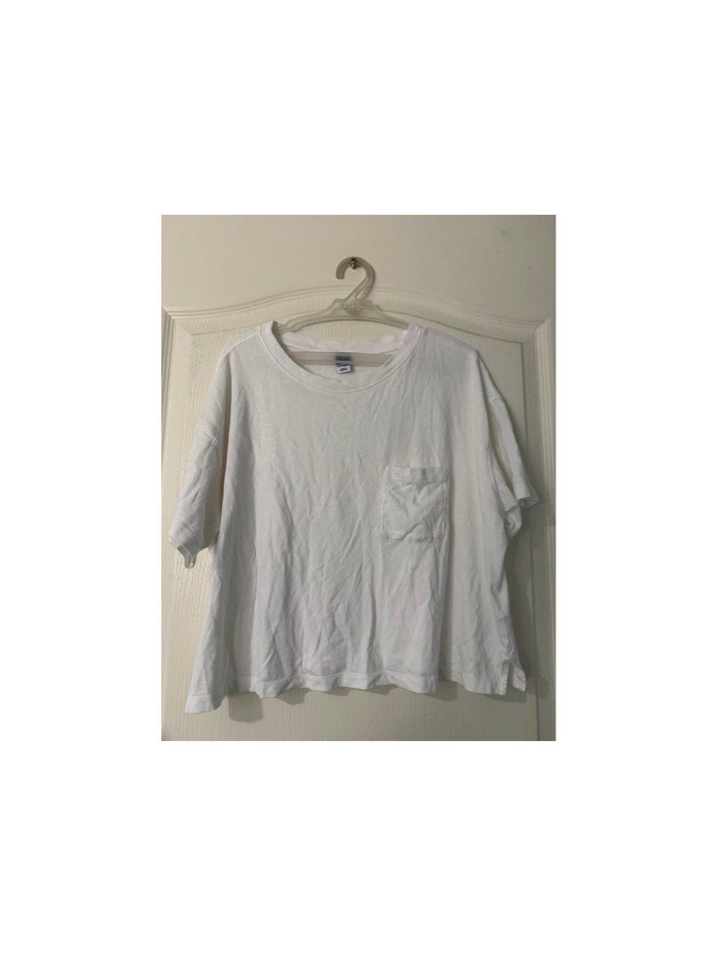 Old Navy White Crop Top (Category: Shirts) located in Legazpi City. Submitted by alyblueberyl (Listing ID 1468961962, Image 1). Description: Fits Small to Medium.