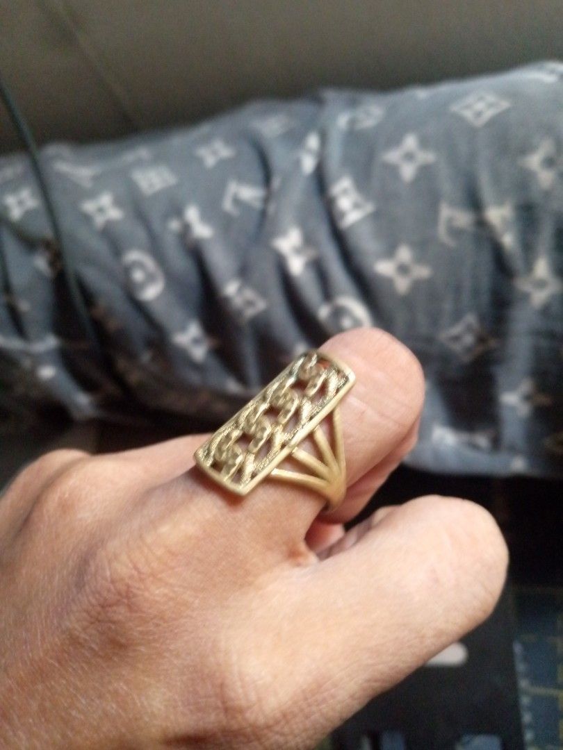 OLD RING FOR SALE (Category: Vintage Collectibles) located in Cebu City. Submitted by paulhalms73 (Listing ID 1468998614, Image 3). Description: old vintage ring for sale.